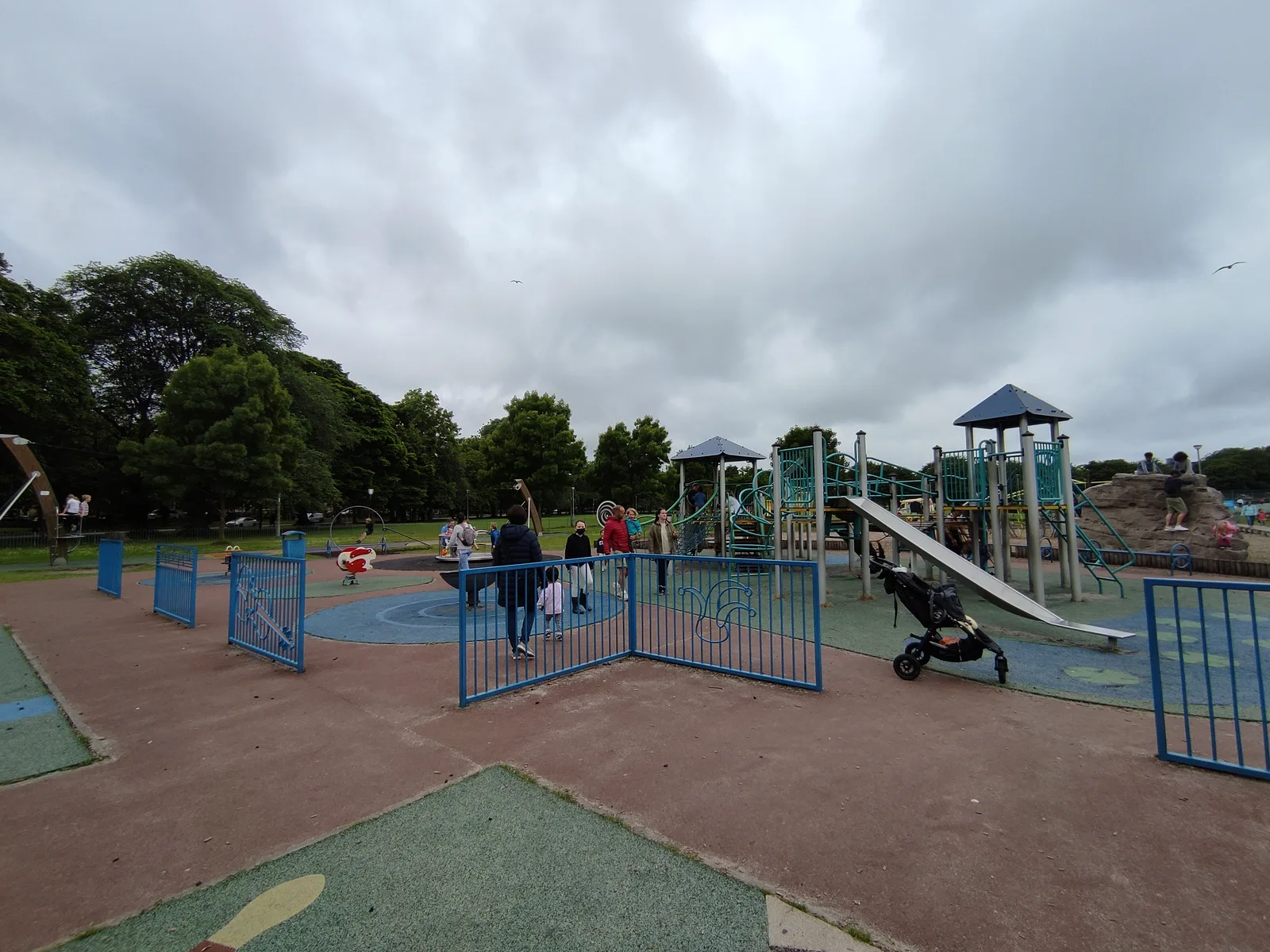 Main view at East Meadows Play Park Edinburgh — travel photo