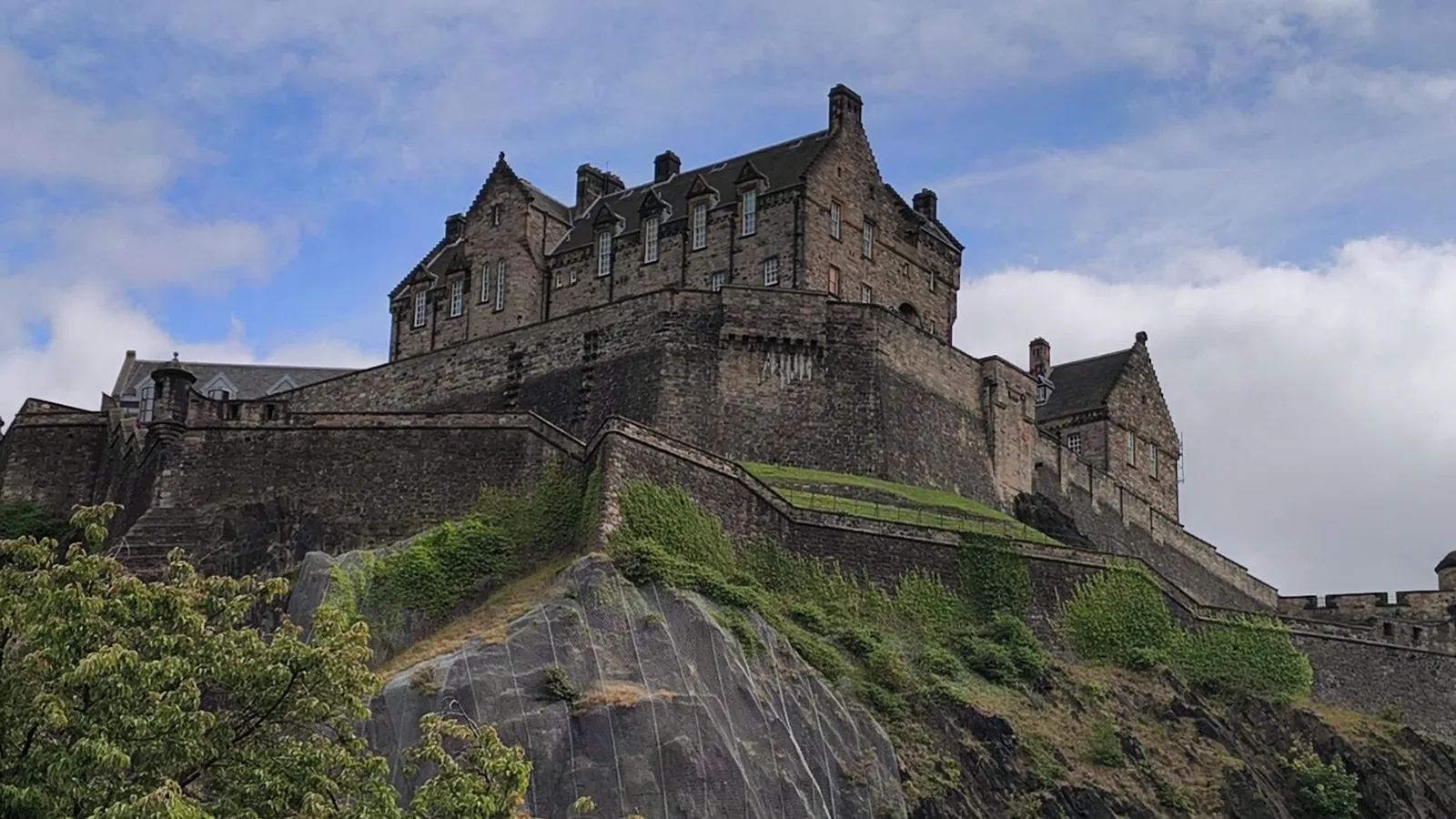 Main view at Edinburgh Castle Viewing Point Edinburgh — travel photo