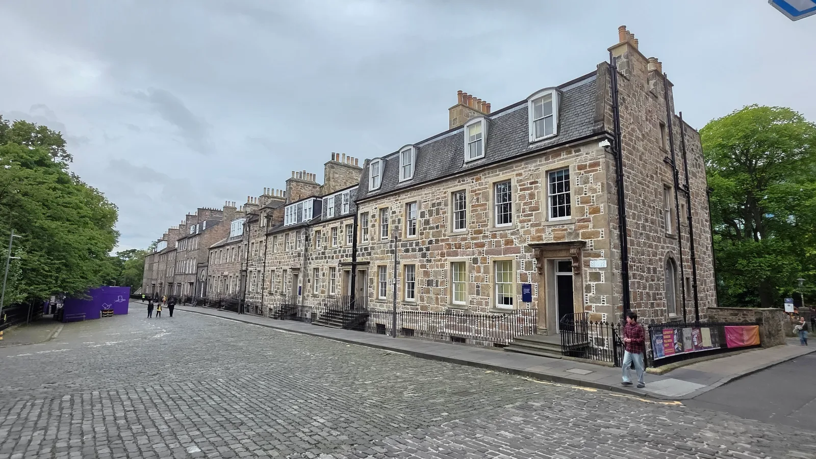 Main view at George Square Gardens Edinburgh — travel photo