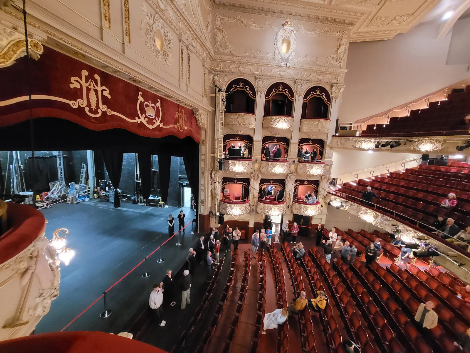 Atmosphere at King's Theatre Edinburgh — travel photo
