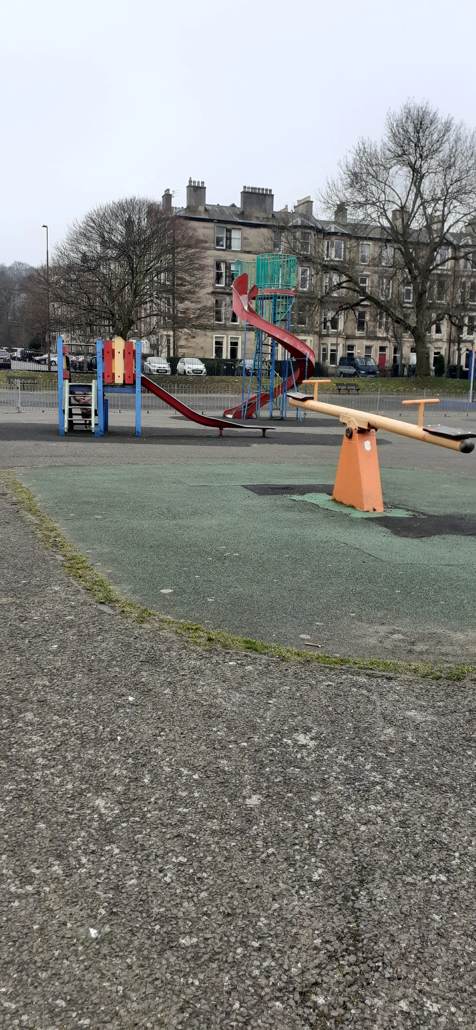 Atmosphere at Montgomery Street Park Edinburgh — travel photo