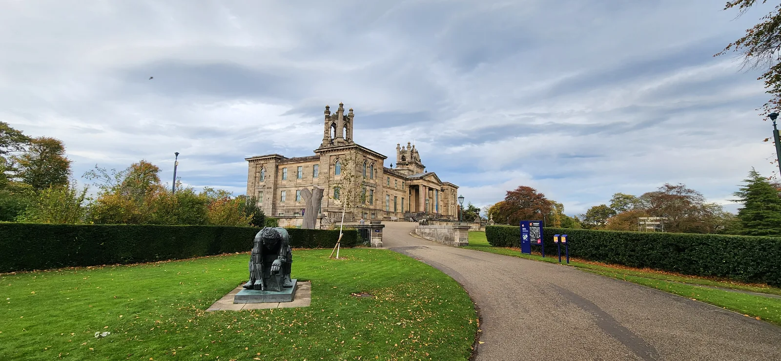 Atmosphere at National Galleries Scotland: Modern Two Edinburgh — travel photo