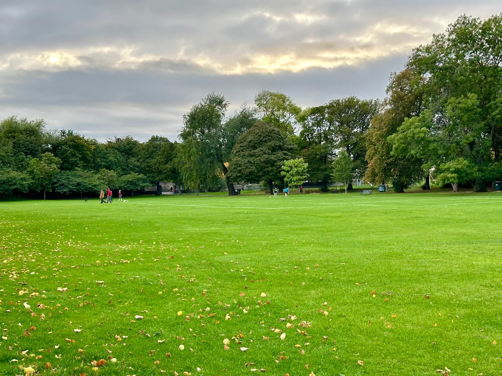 Details at Pilrig Park Edinburgh — travel photo