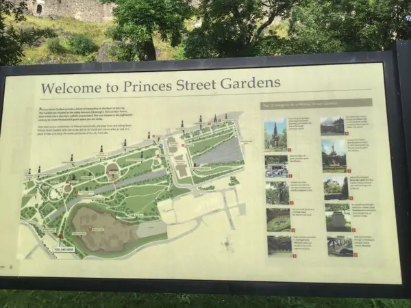 Atmosphere at Princes Street Gardens Edinburgh — travel photo