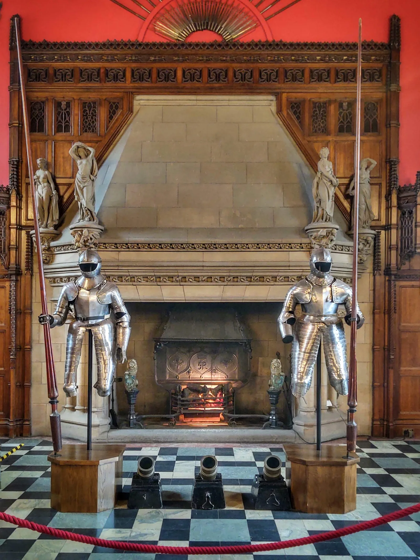 Atmosphere at Royal Palace Edinburgh — travel photo