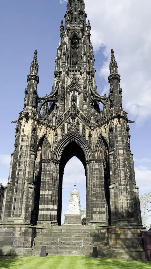 Details at Scott Monument Edinburgh — travel photo