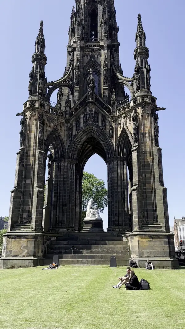 Atmosphere at Scott Monument Edinburgh — travel photo