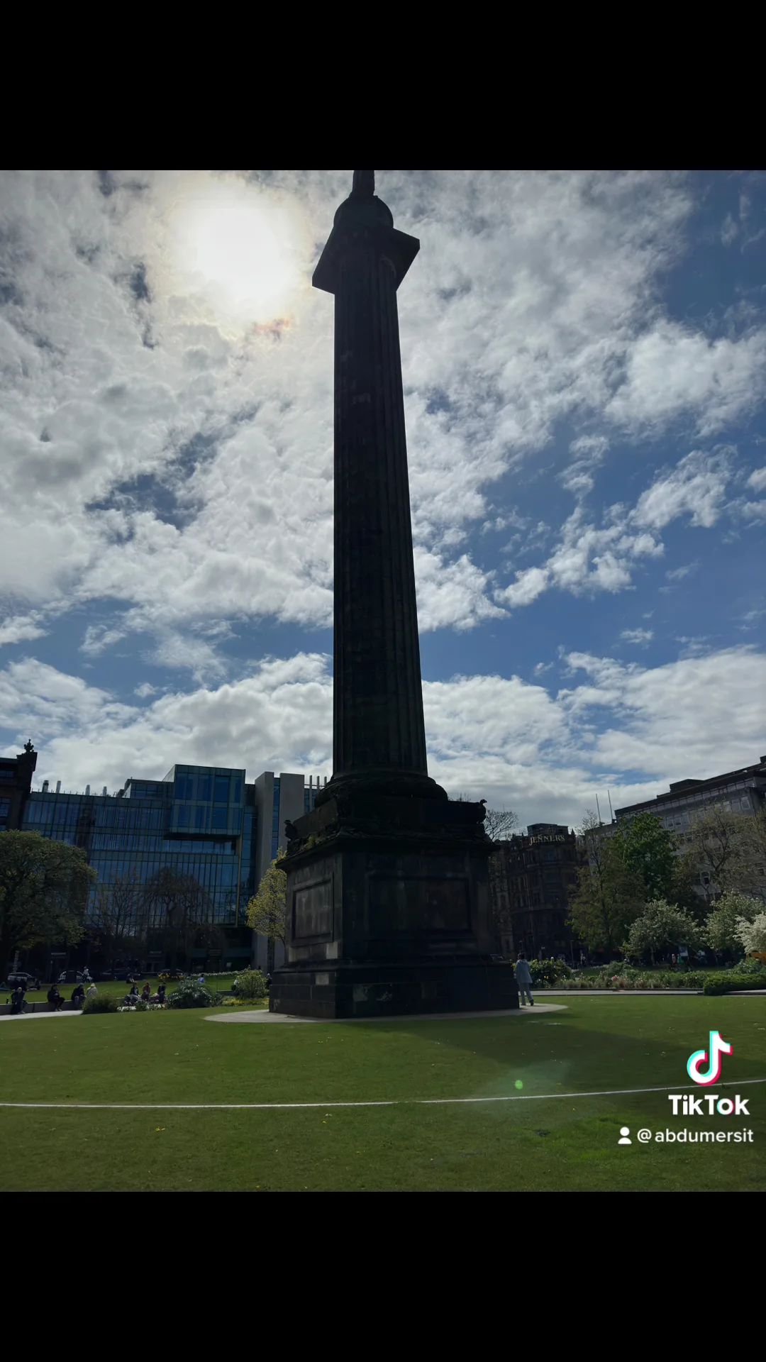 Details at St. Andrew Square Garden Edinburgh — travel photo