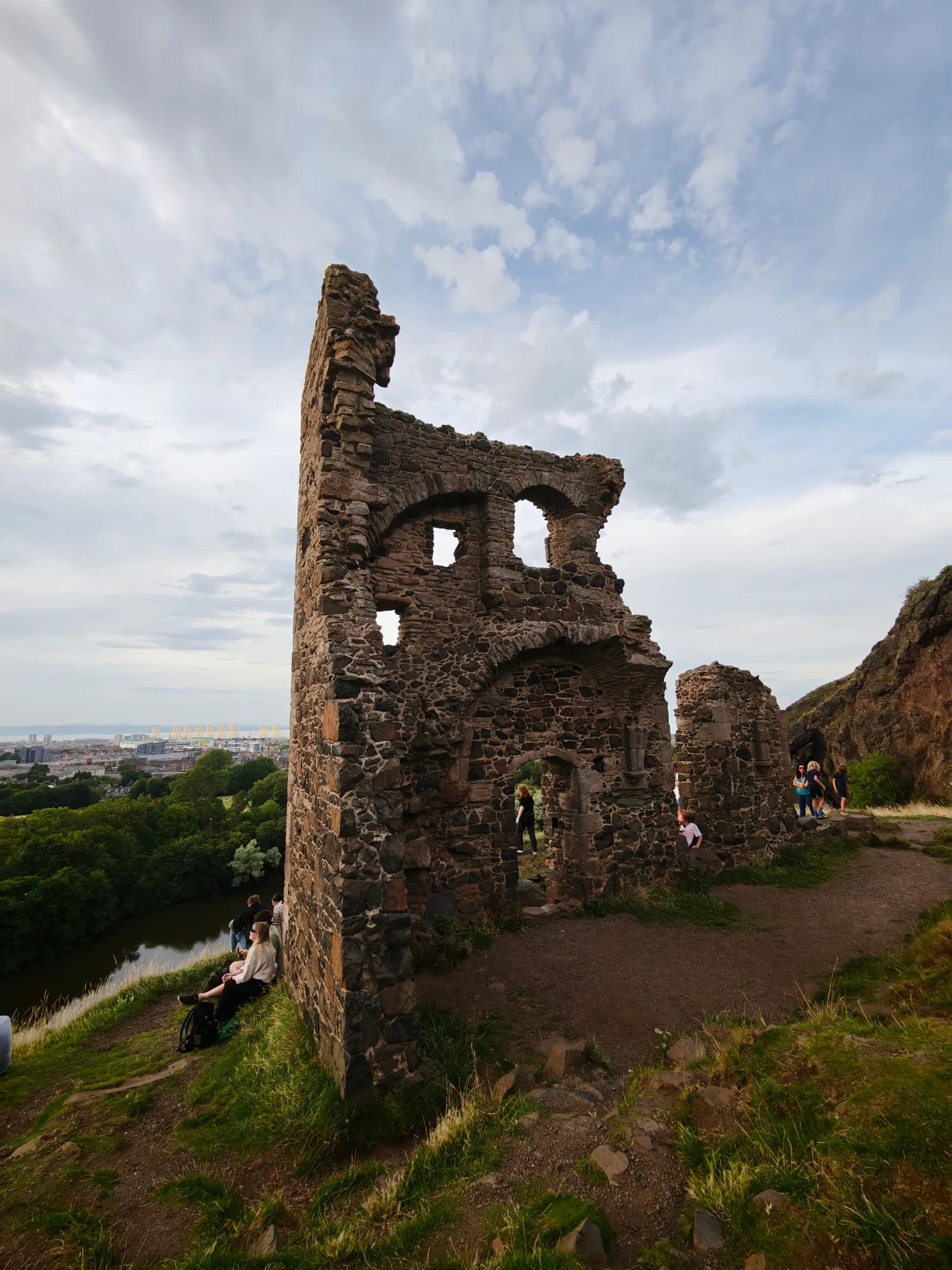 Main view at St Anthony's Chapel Ruins Edinburgh — travel photo