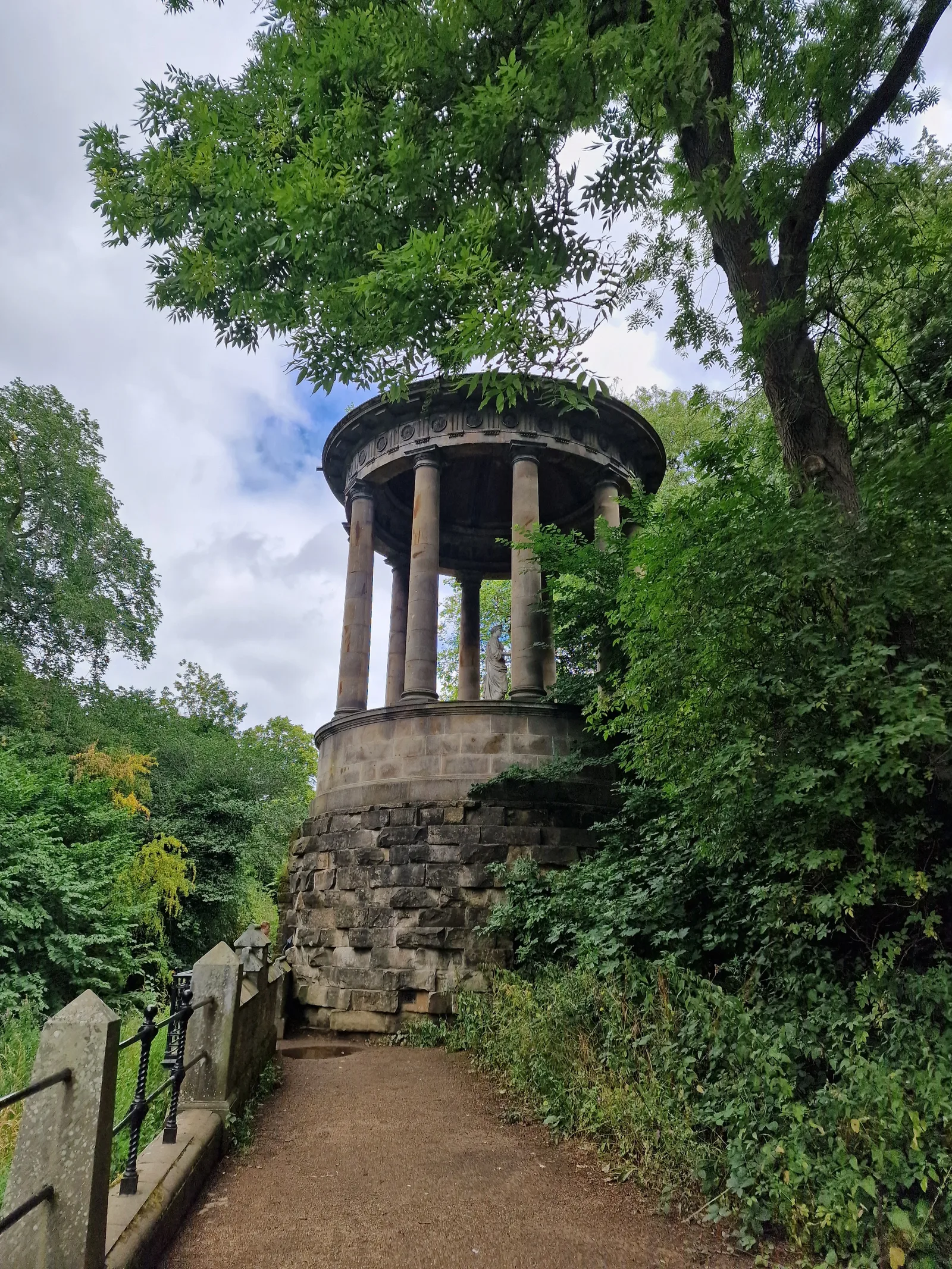Atmosphere at St Bernard's Well Edinburgh — travel photo