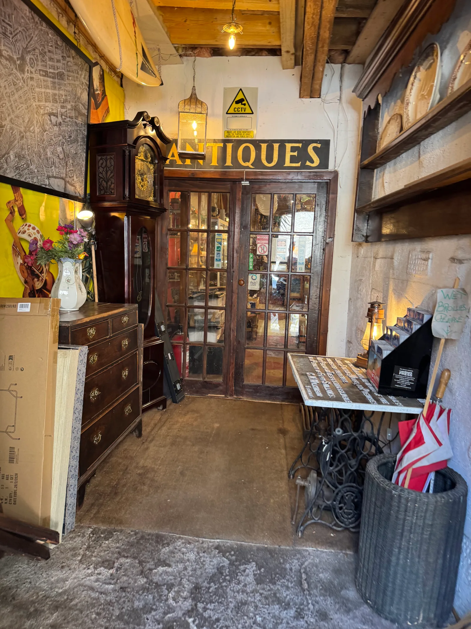 Main view at The Courtyard Antiques Edinburgh — travel photo