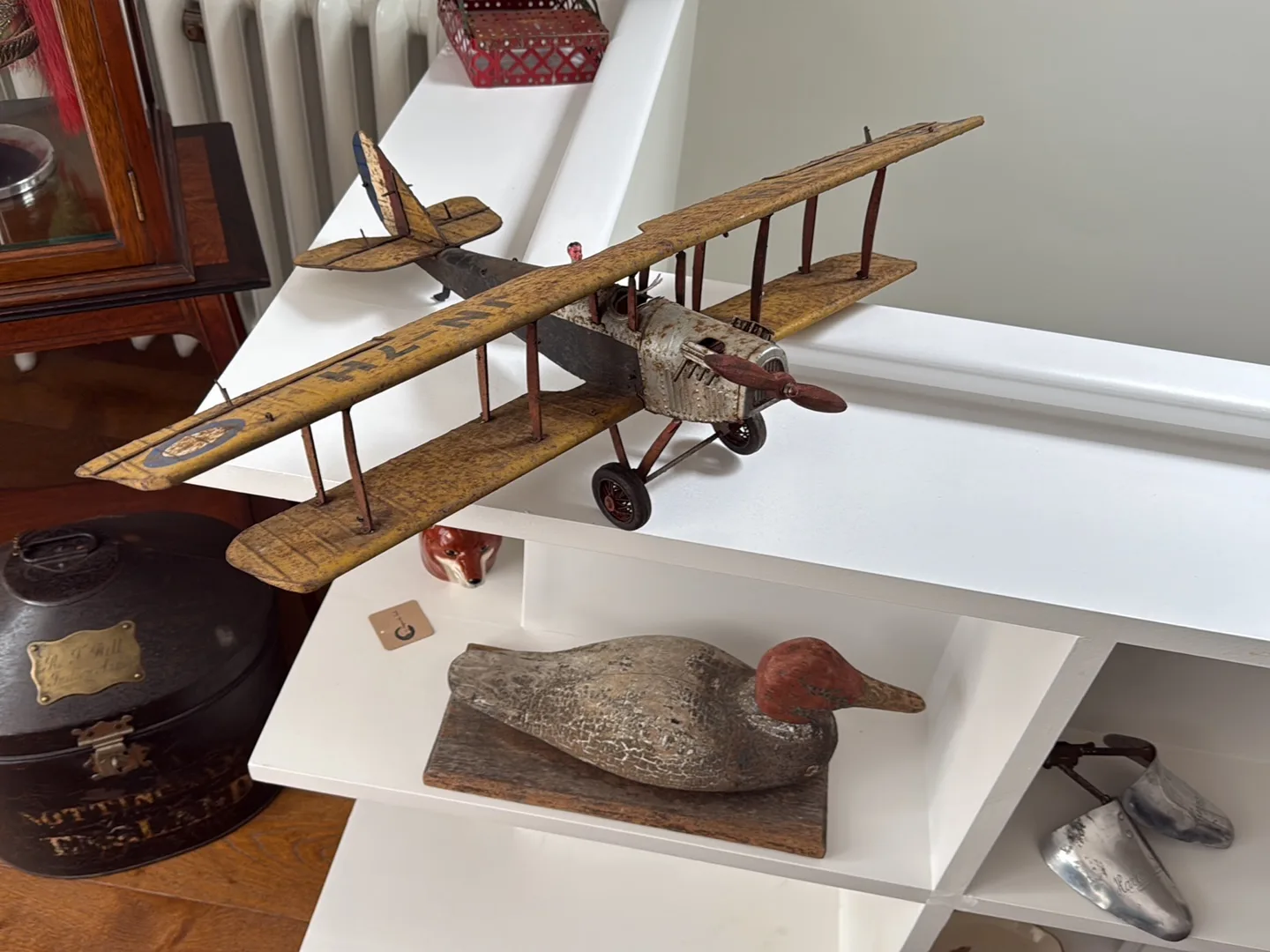 Atmosphere at The Courtyard Antiques Edinburgh — travel photo