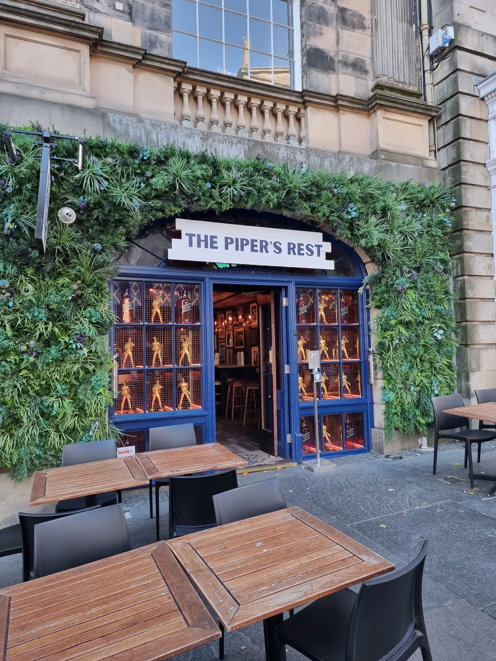 Main view at The Piper's Rest Edinburgh — travel photo