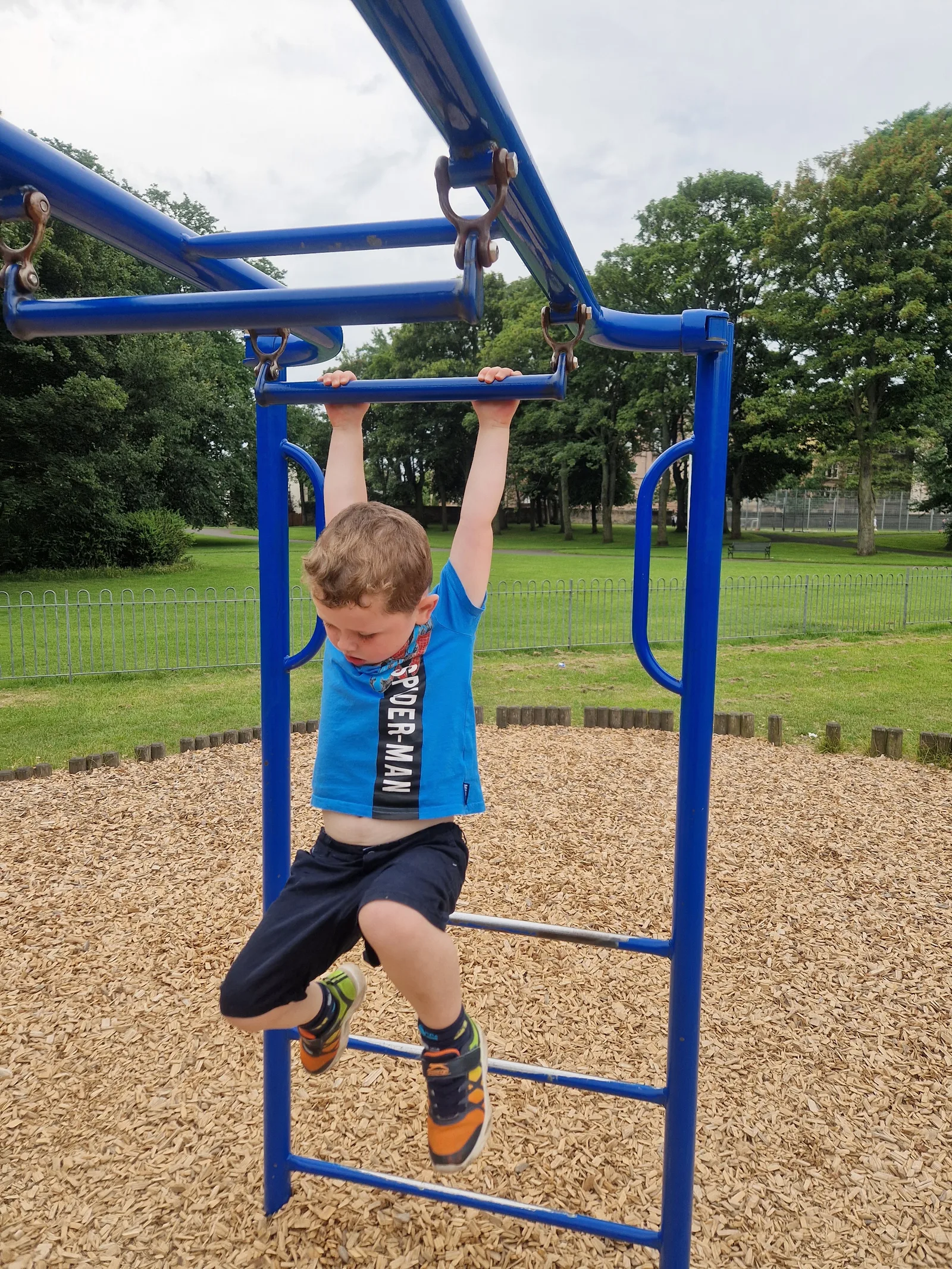 Atmosphere at Victoria Park Children's Play Area Edinburgh — travel photo
