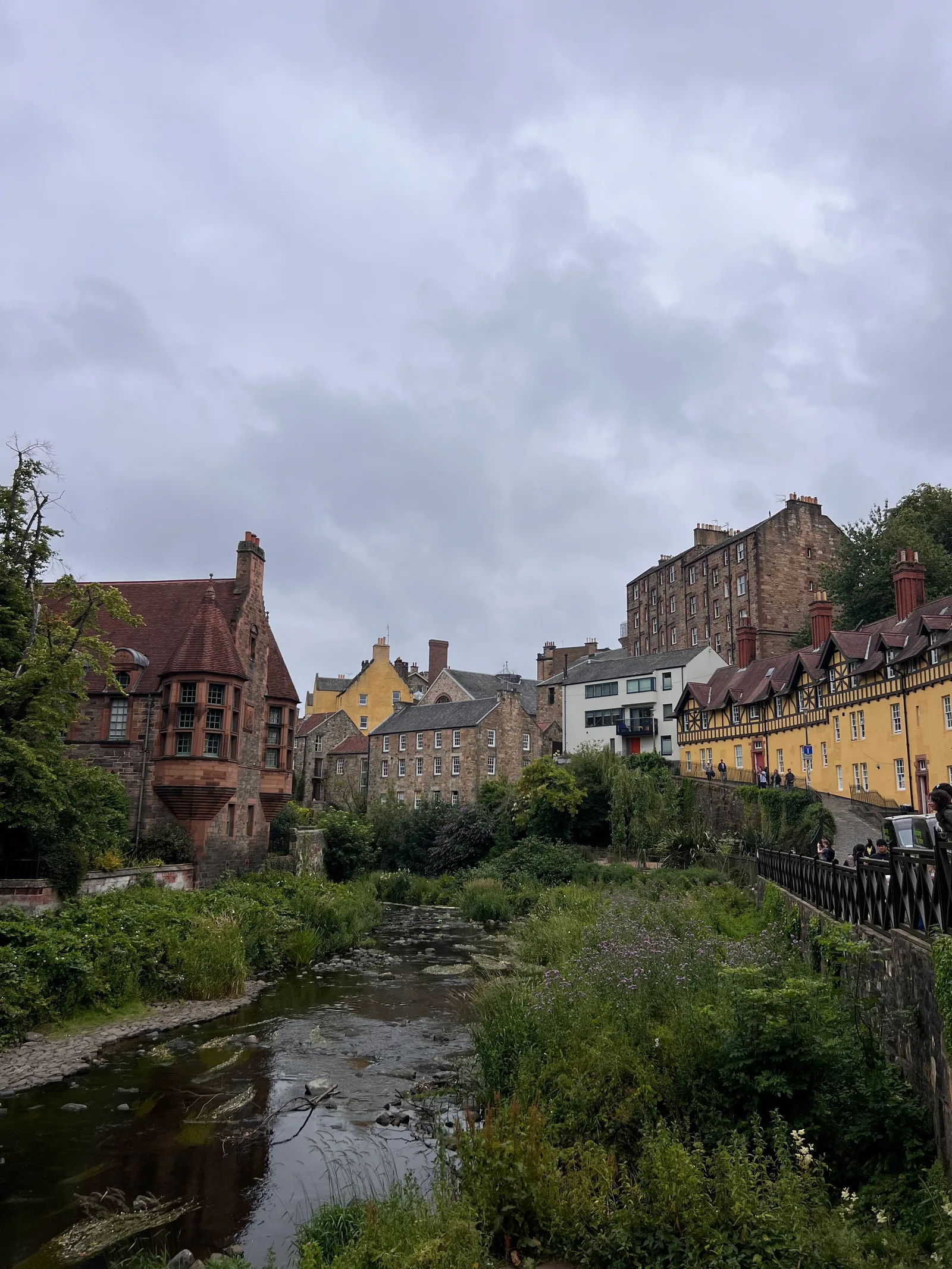 Main view at Water of Leith Path Edinburgh — travel photo
