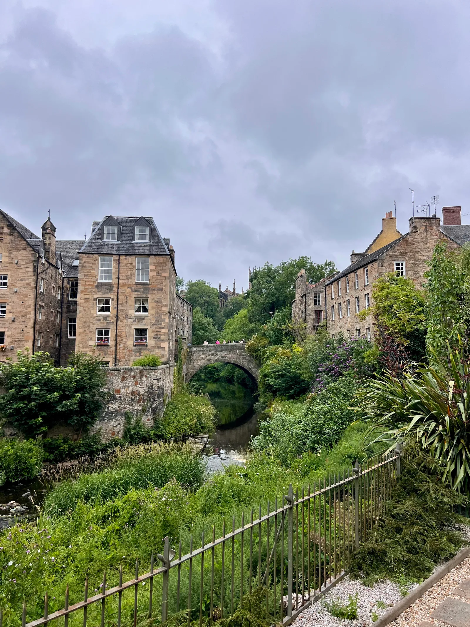 Atmosphere at Water of Leith Path Edinburgh — travel photo
