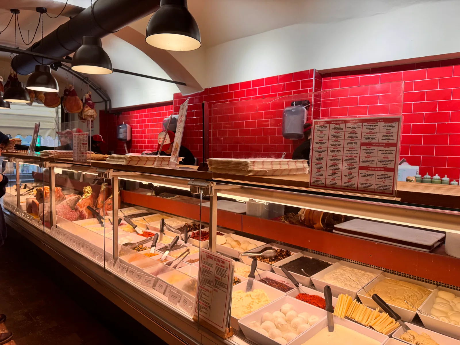 Main view at All’Antico Vinaio Florence — travel photo