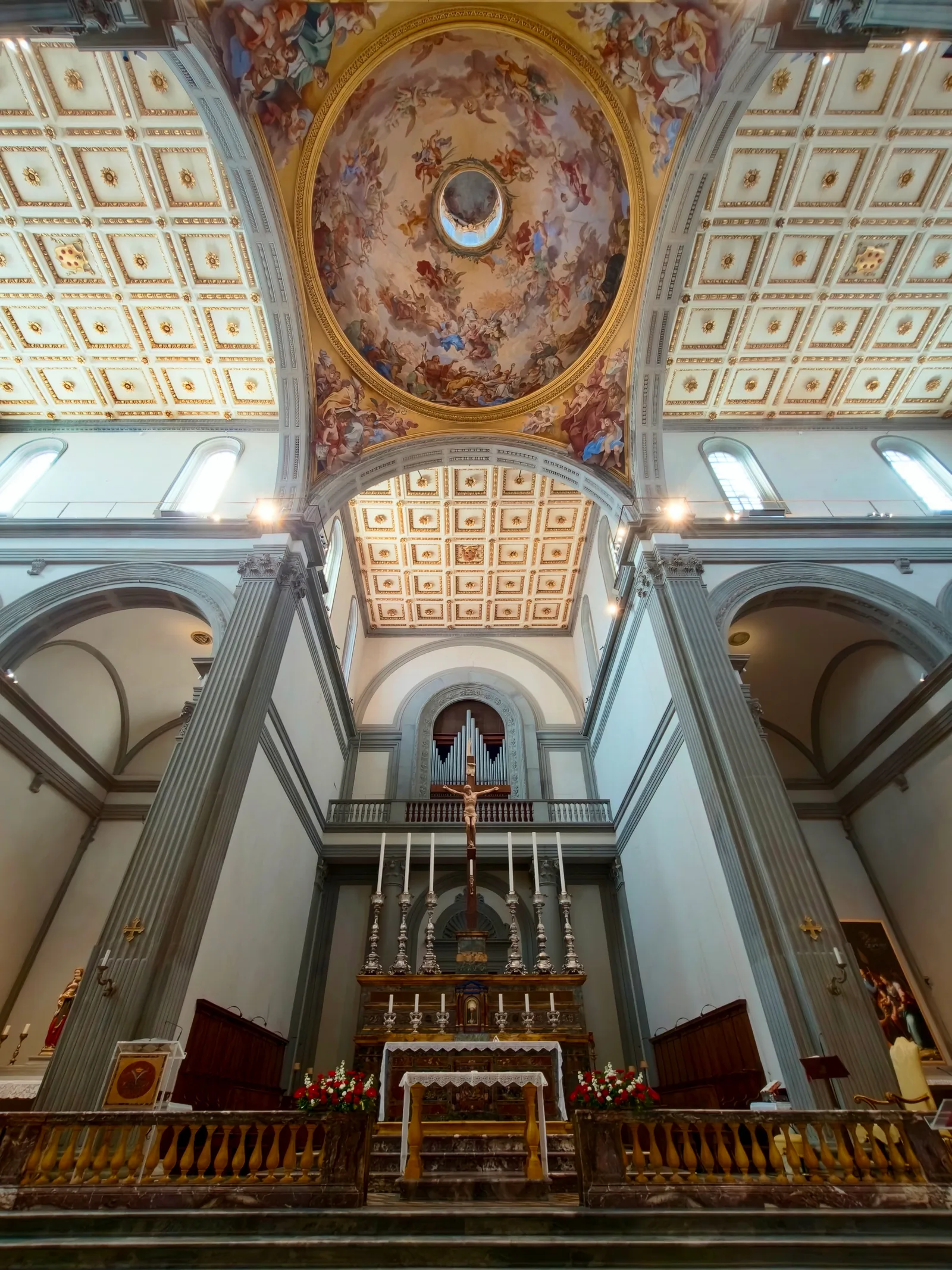 Atmosphere at Basilica di San Lorenzo Florence — travel photo