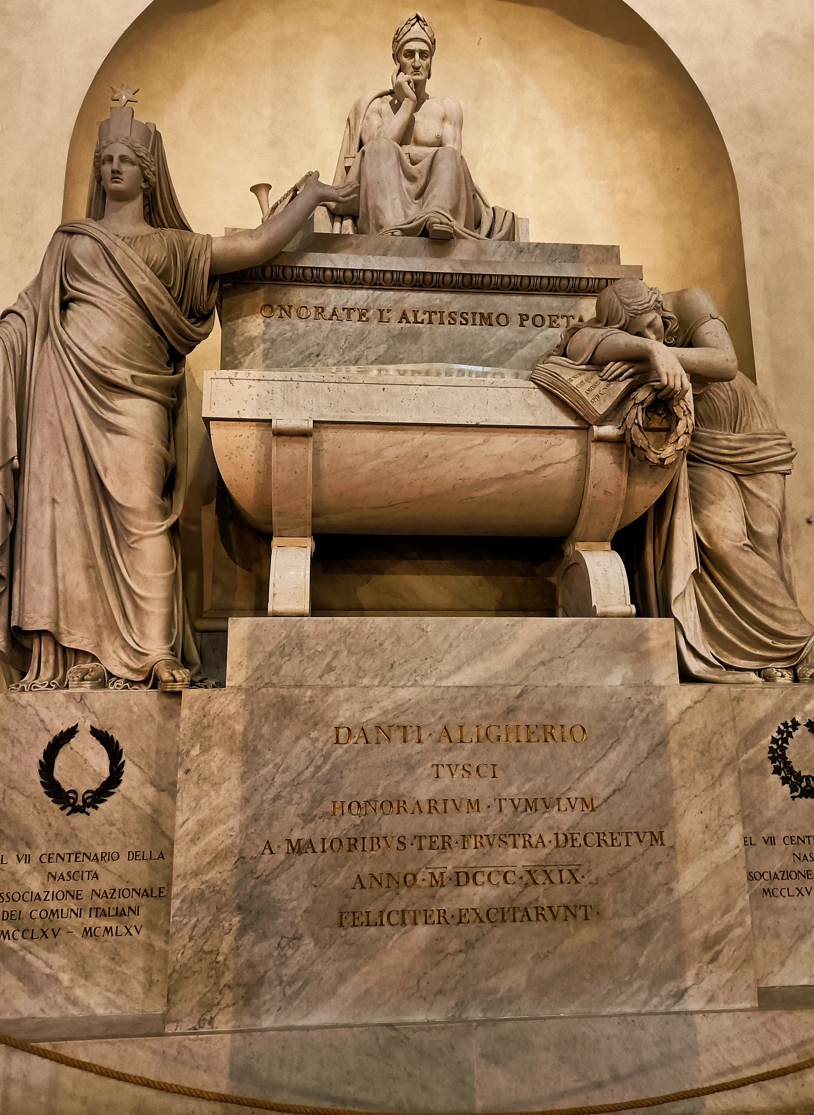 Interior at Basilica of Santa Croce in Florence Florence — travel photo