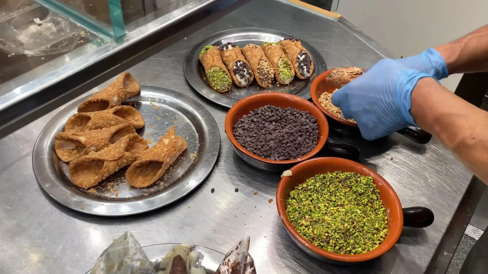 Details at Ginos Bakery Florence — travel photo