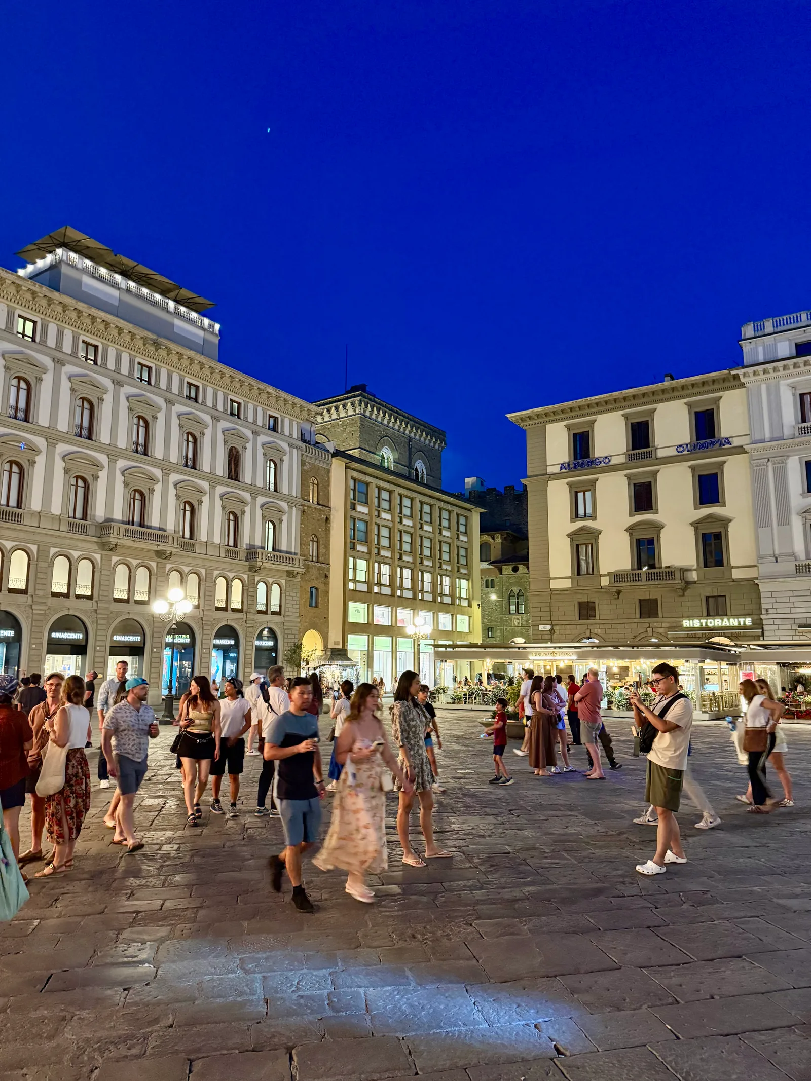 Atmosphere at Piazza della Repubblica Florence — travel photo