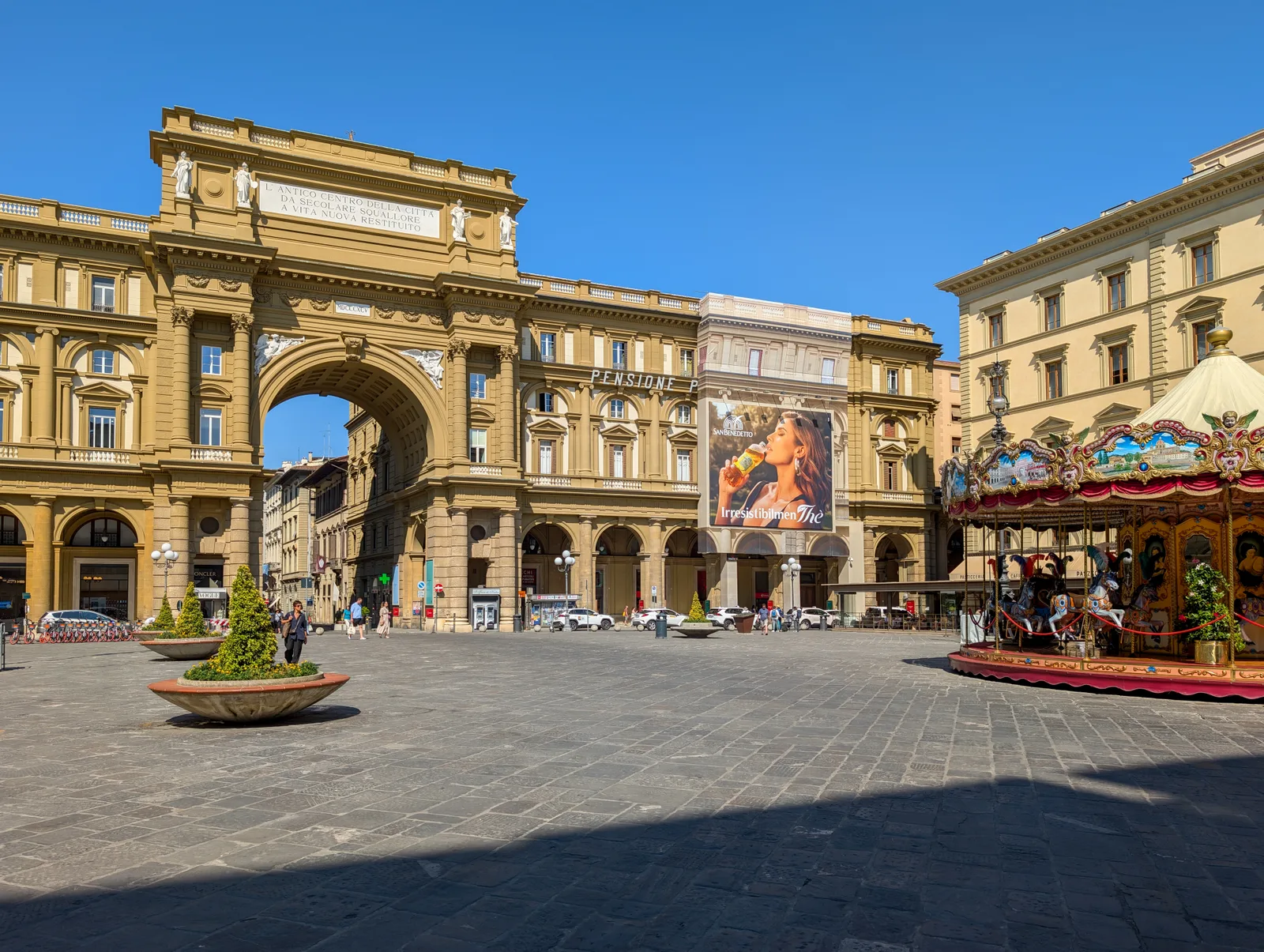 Piazza della Repubblica — budget guide Florence