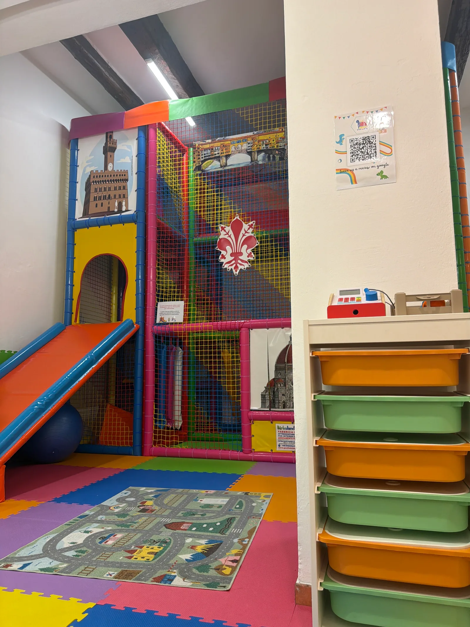 Details at Stop&Play indoor playground Florence — travel photo