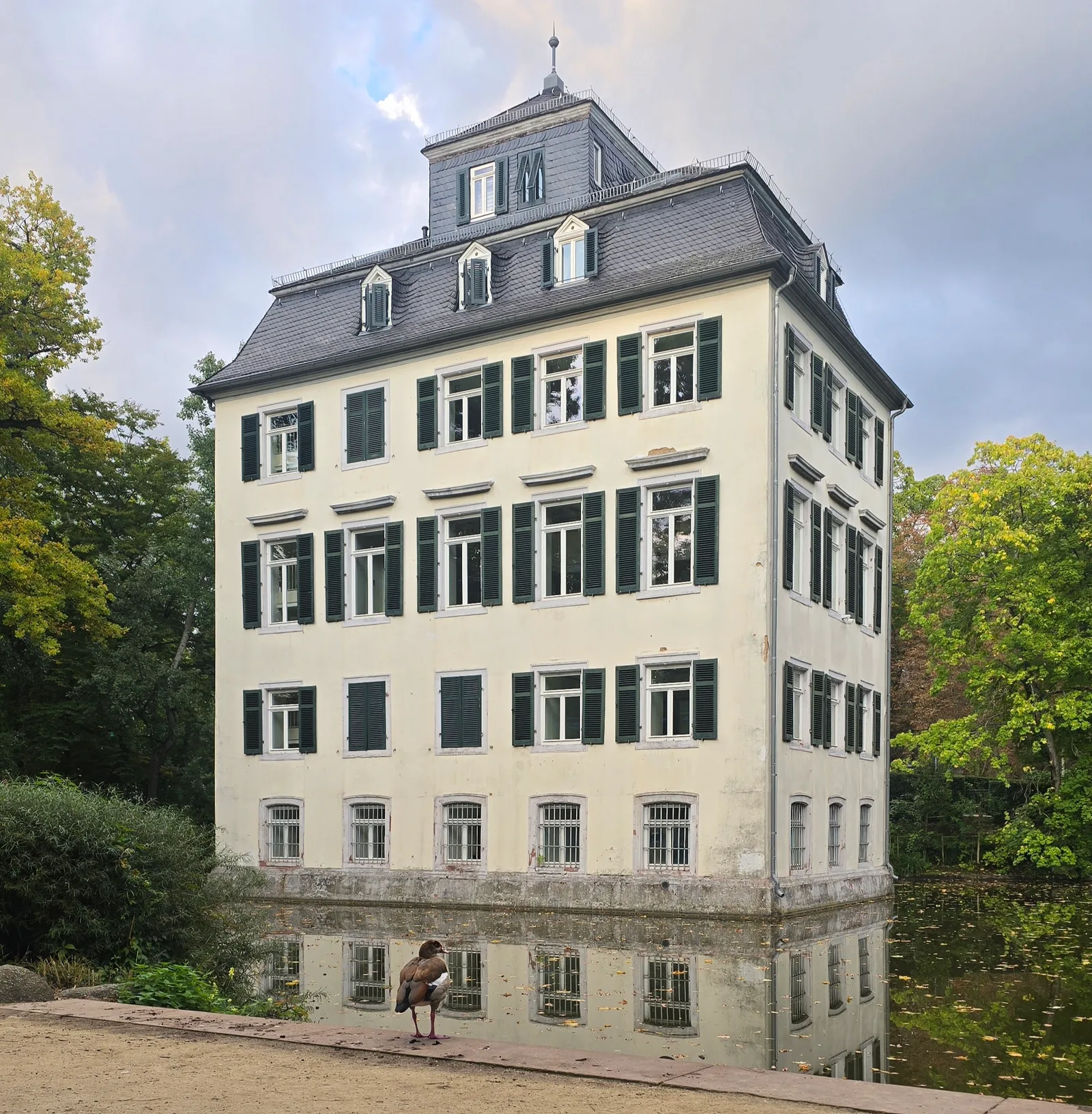 Details at Adolph-von-Holzhausen-Park Frankfurt — travel photo