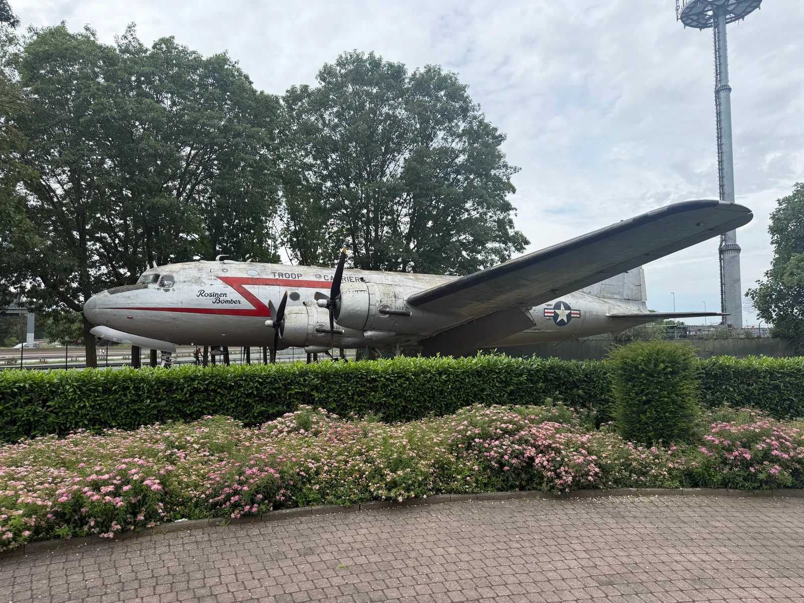 Details at Berlin Airlift Memorial Frankfurt — travel photo