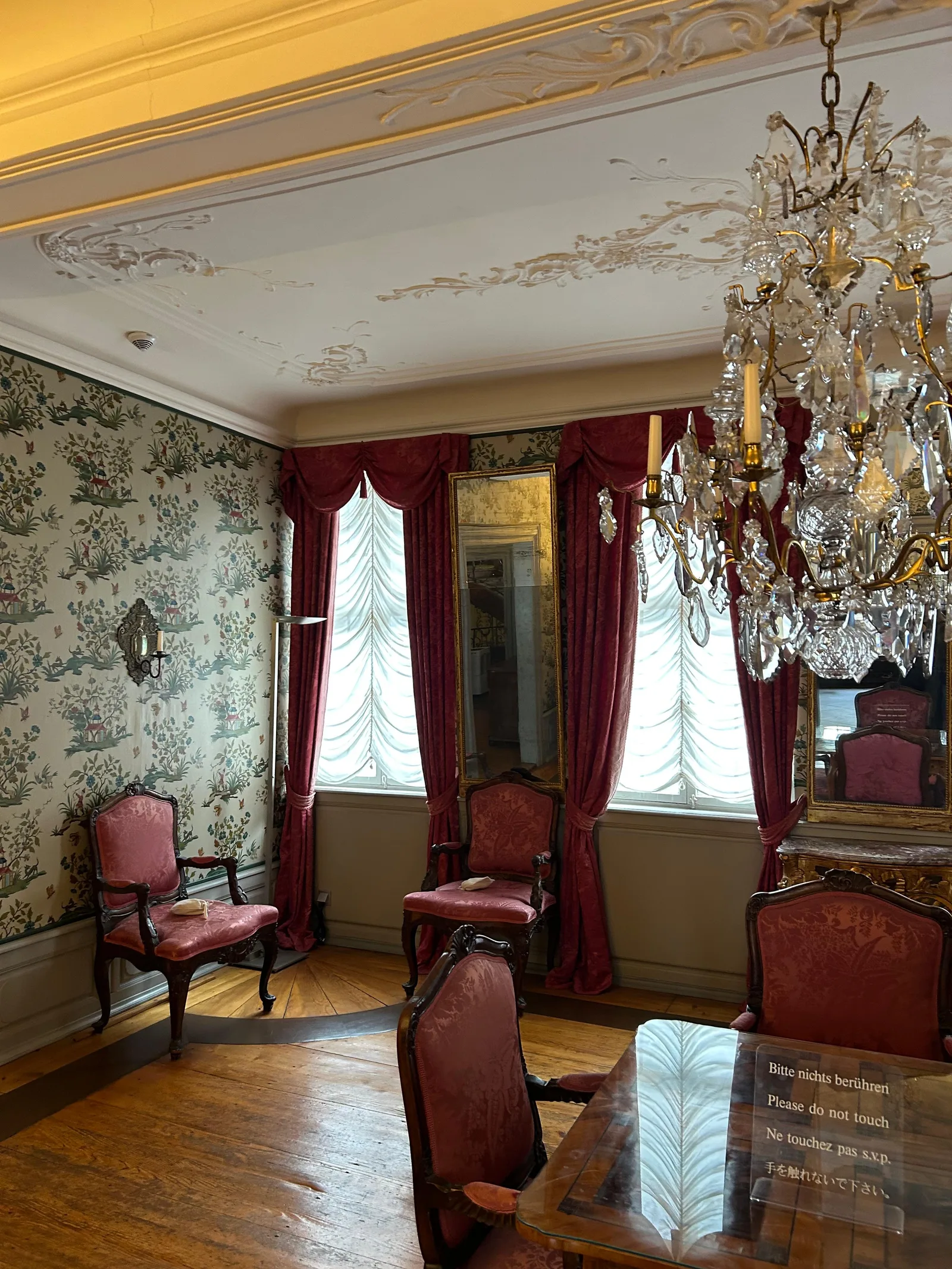 Atmosphere at Deutsches Romantik-Museum (DRM) Frankfurt — travel photo