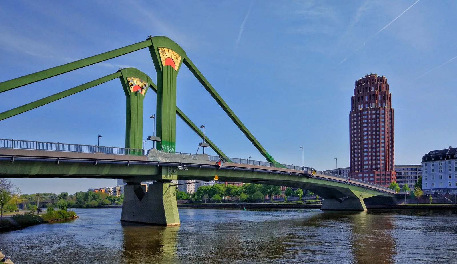 Details at Flößerbrücke Frankfurt — travel photo