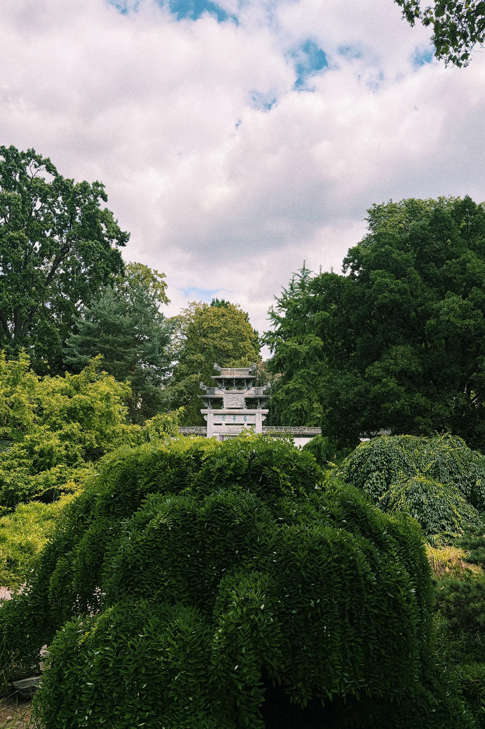 Atmosphere at Garten des Himmlischen Friedens Frankfurt — travel photo