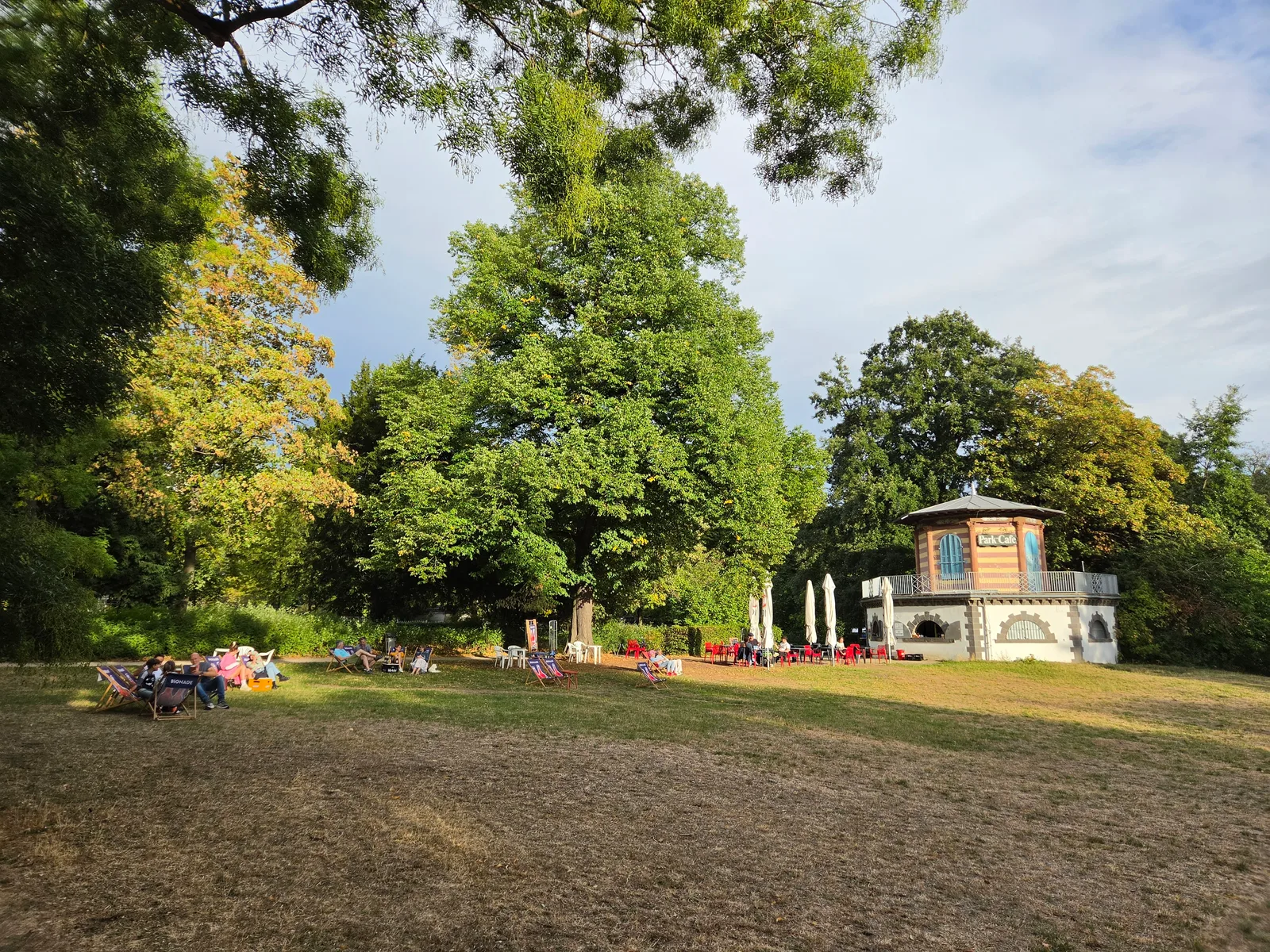Main view at Grüneburg park Frankfurt — travel photo