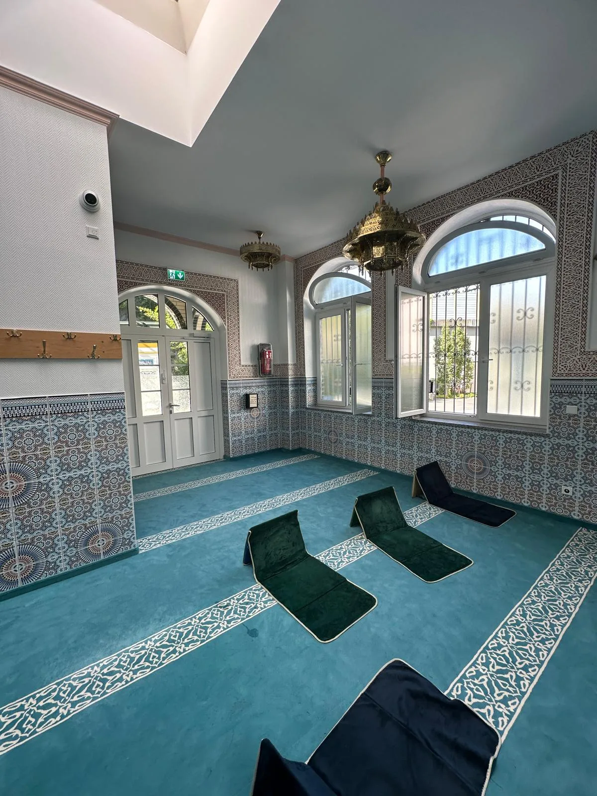 Main view at Islamic Community Frankfurt E.V Abu Bakr mosque Frankfurt — travel photo