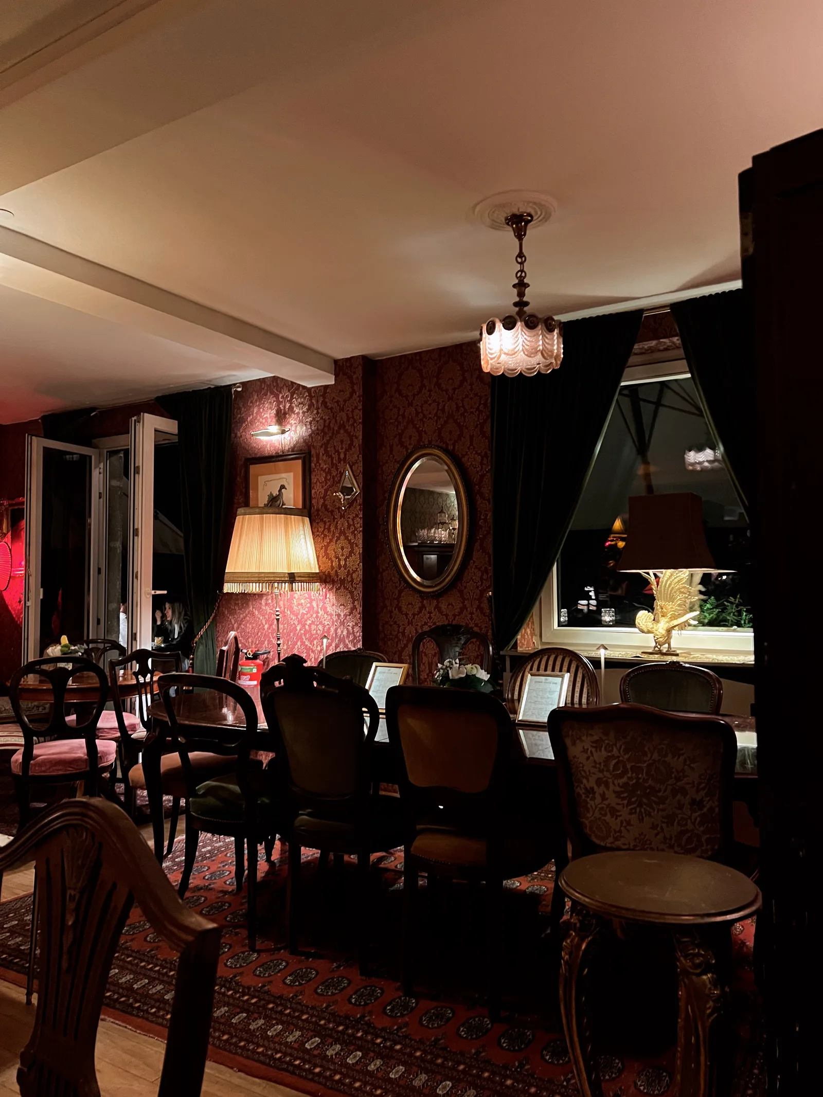 Details at Logenhaus Nacht- und Gartensalon Bar & Eventlocation Frankfurt — travel photo