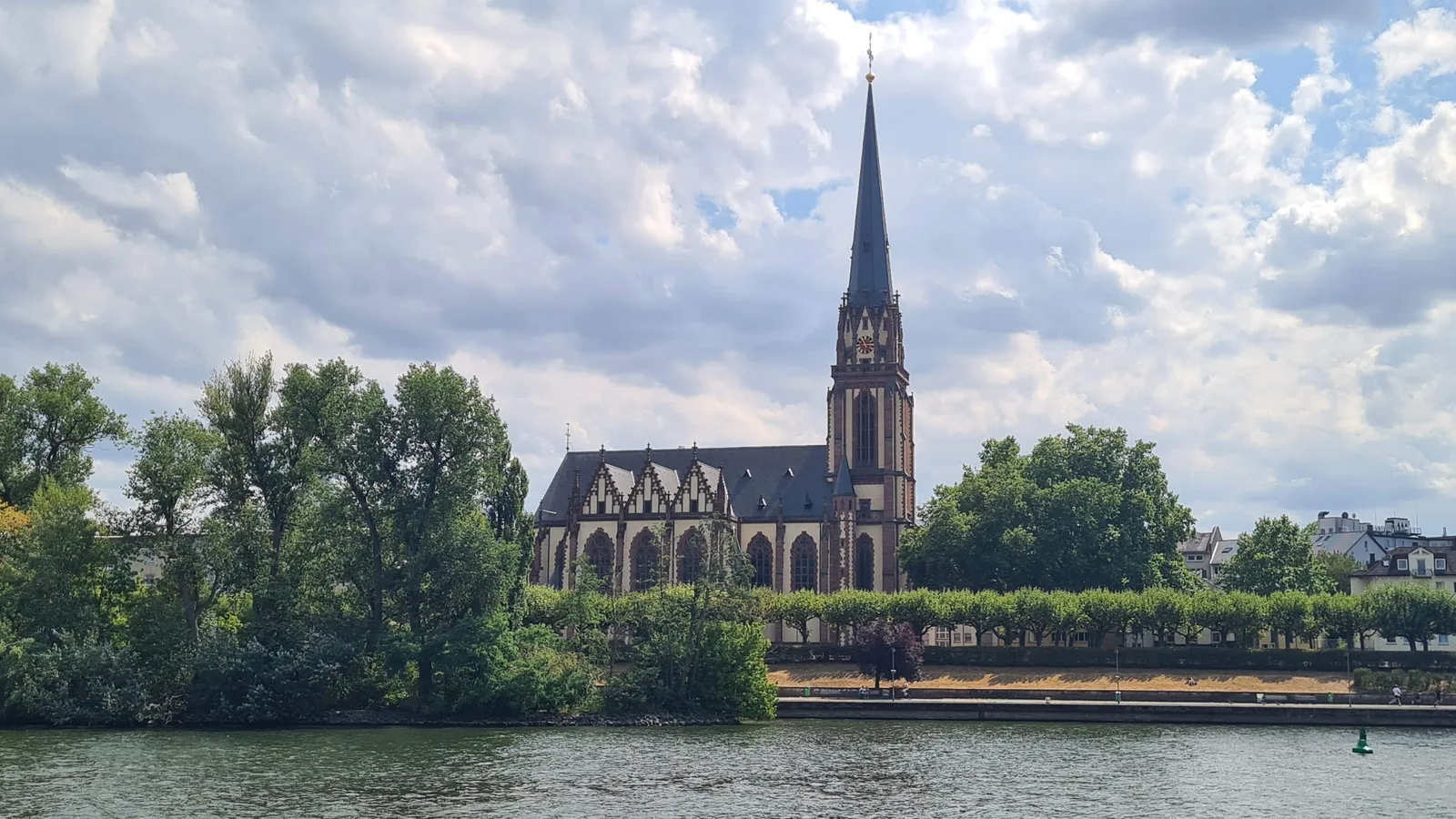 Main view at Mainuferpark Frankfurt — travel photo