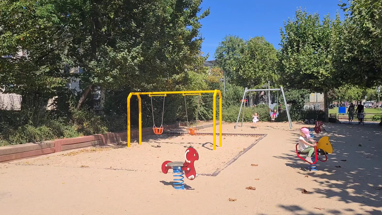 Details at Spielplatz Frankfurt Mainkai Frankfurt — travel photo