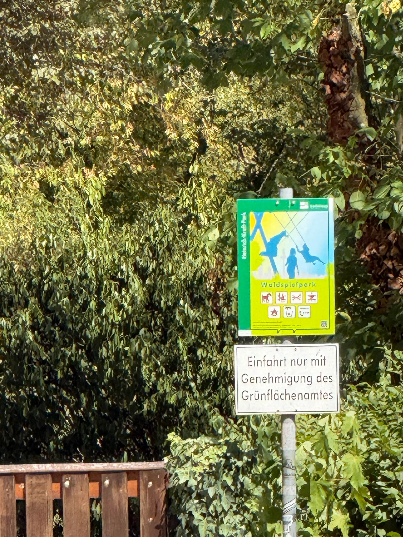 Main view at Waldspielpark Heinrich-Kraft Park Frankfurt — travel photo