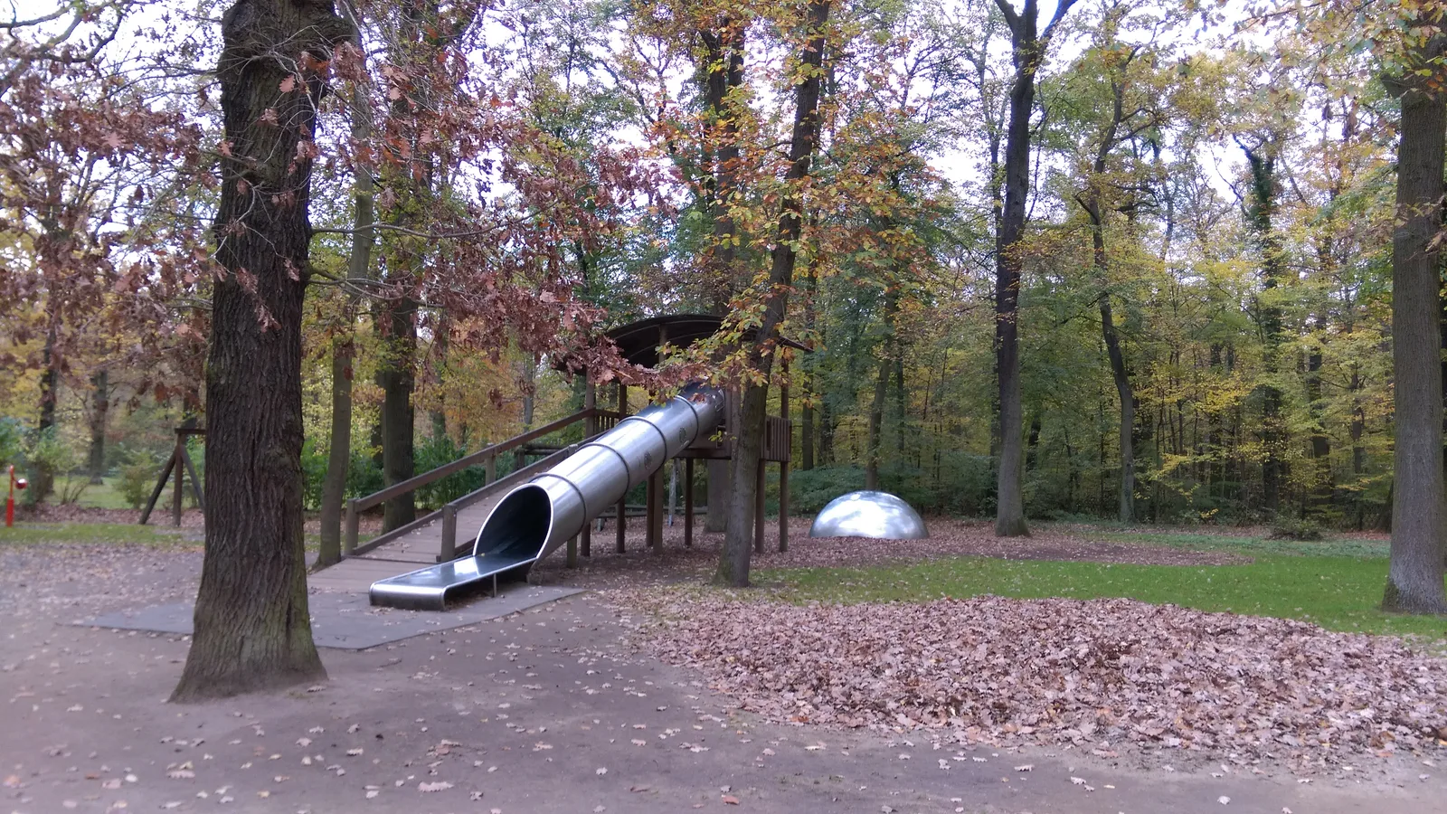 Details at Waldspielpark Heinrich-Kraft Park Frankfurt — travel photo
