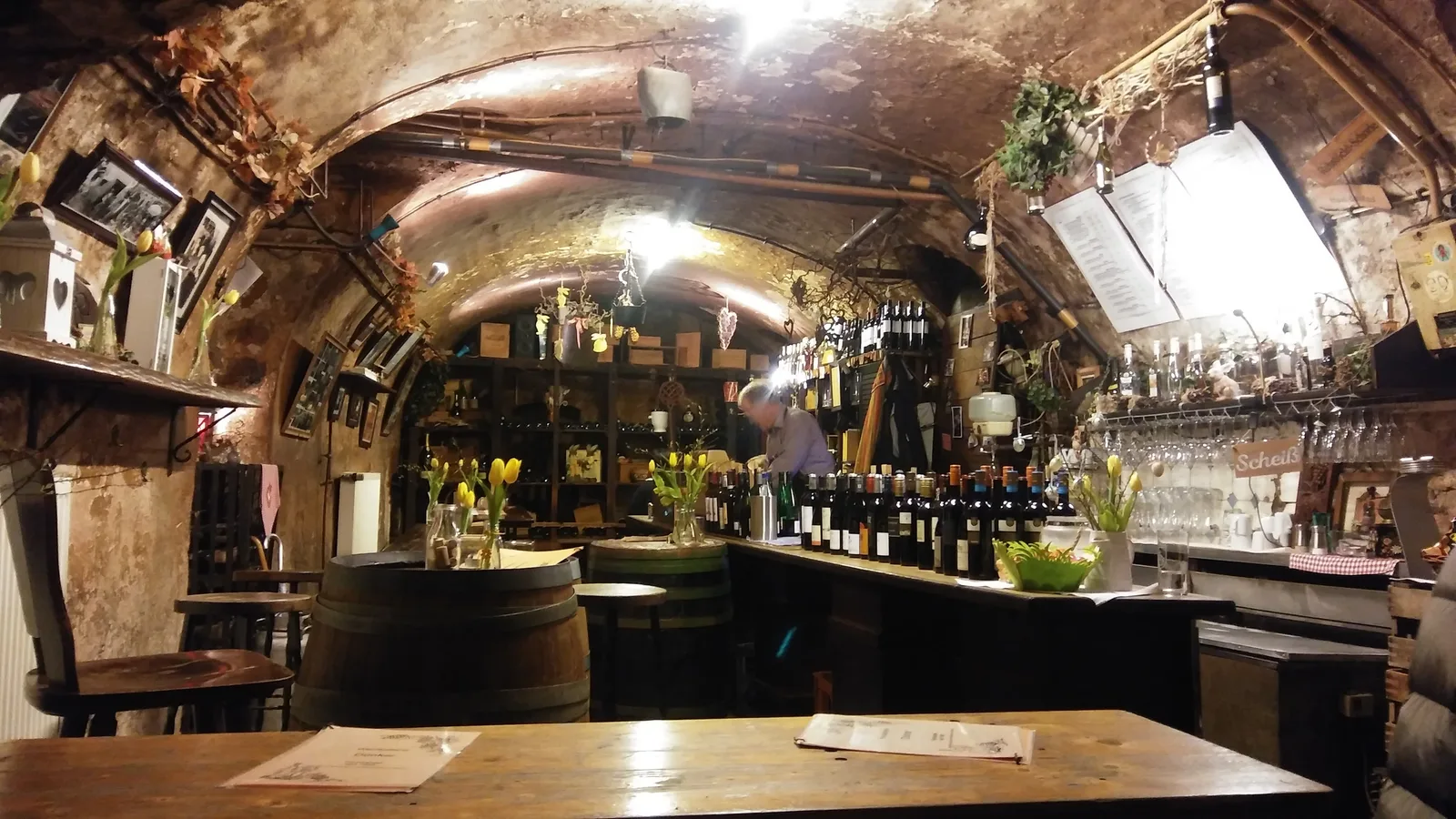 Atmosphere at Weinkellerei Dünker Frankfurt — travel photo