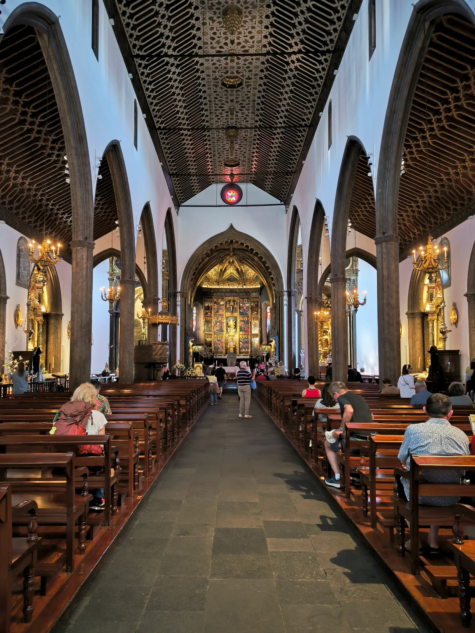 Details at Funchal Cathedral Funchal — travel photo