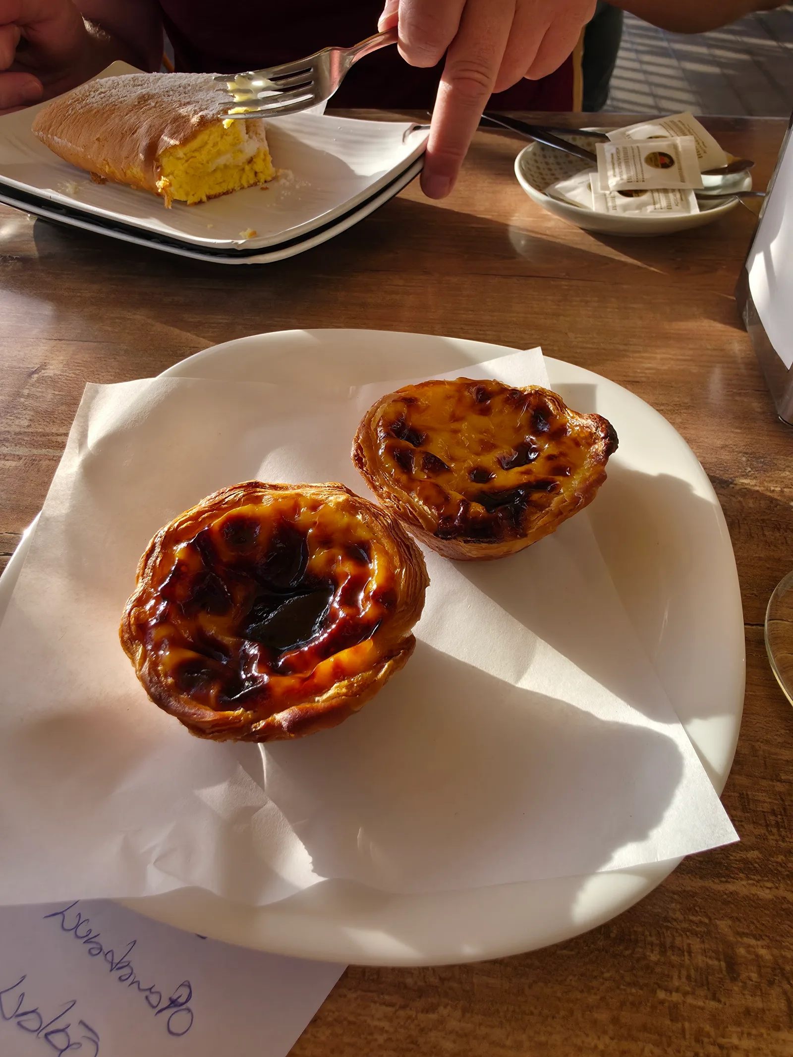 Atmosphere at Magui’s Padaria e Pastelaria Funchal — travel photo