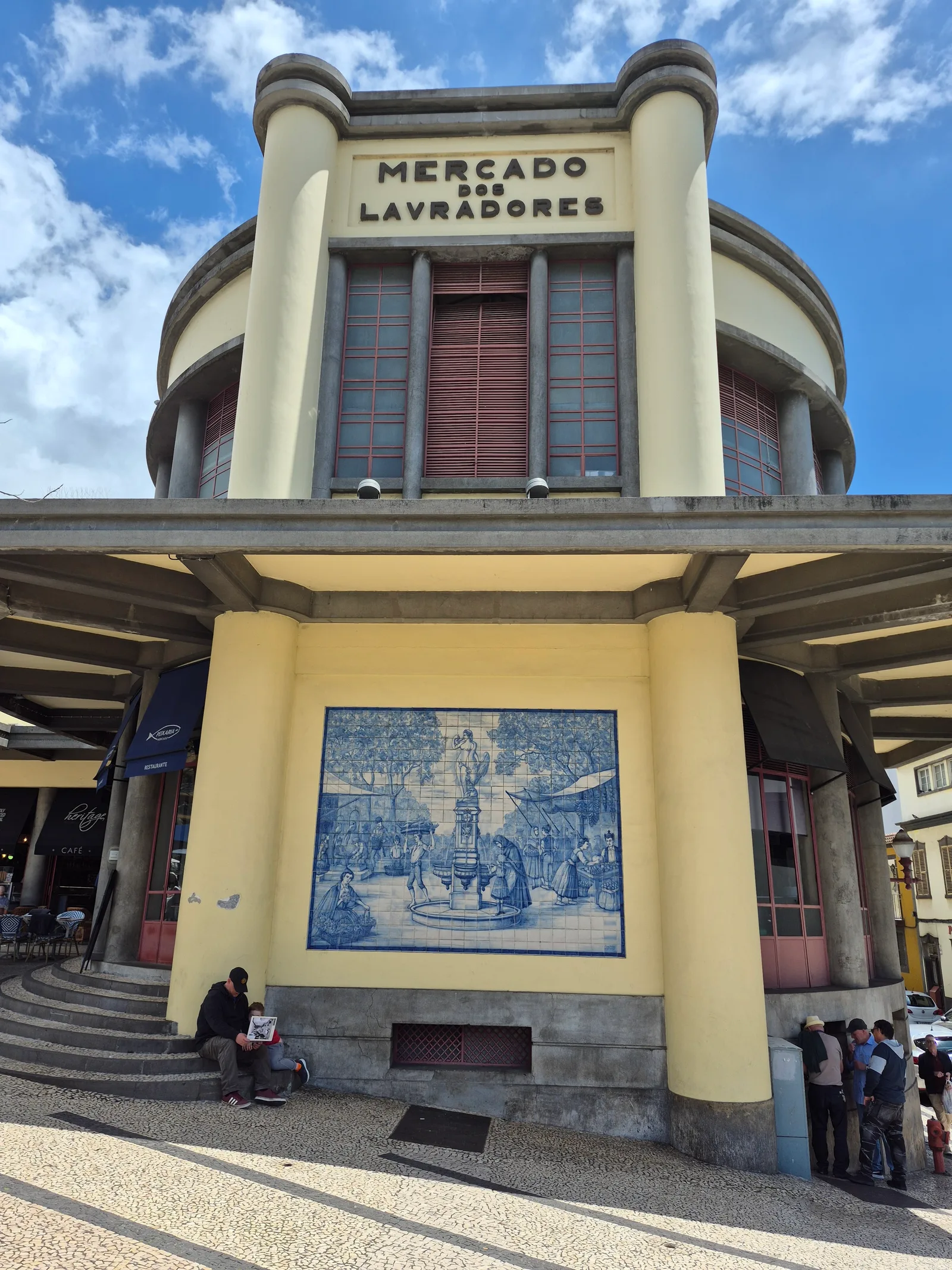 Atmosphere at Mercado dos Lavradores (farmers' market) Funchal — travel photo