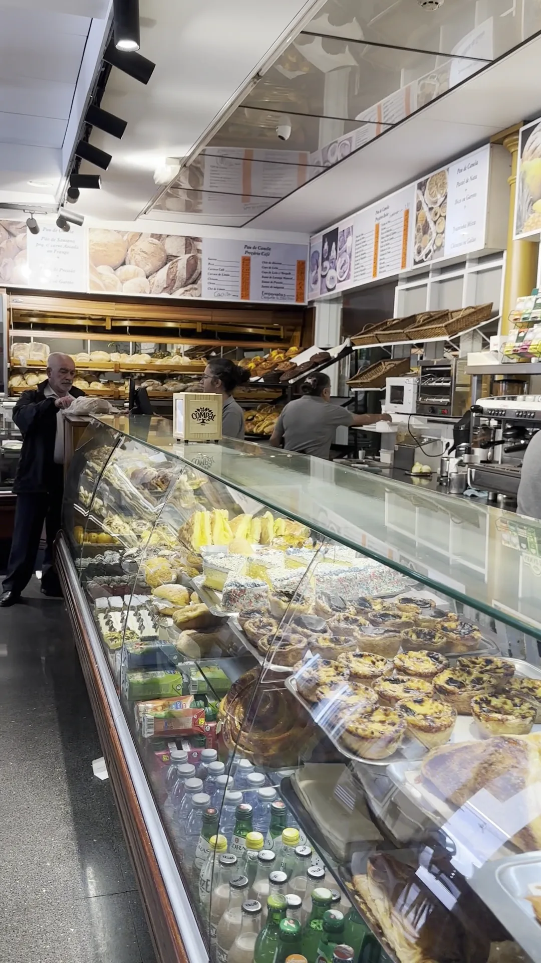 Atmosphere at Padaria Pastelaria Pau de Canela Funchal — travel photo