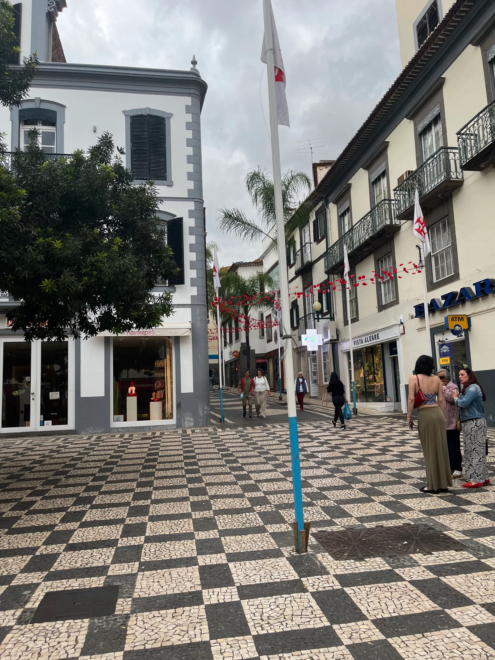 Details at Praça do Município Funchal — travel photo