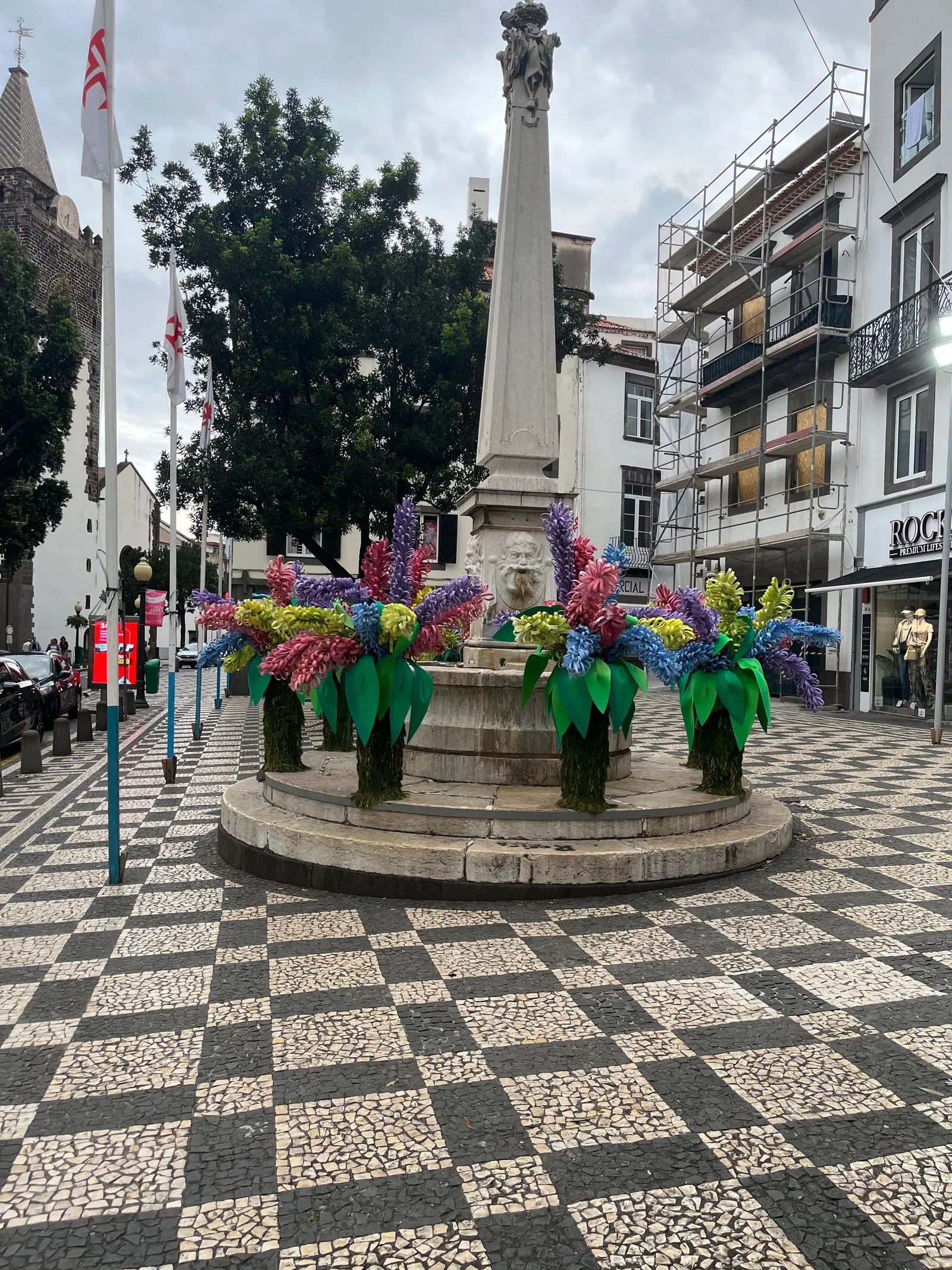 Atmosphere at Praça do Município Funchal — travel photo