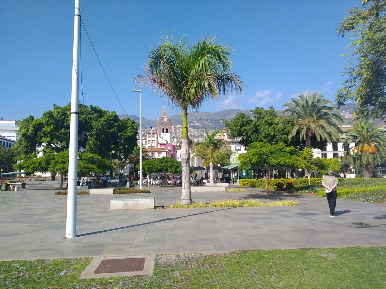 Praça do Povo — budget guide Funchal