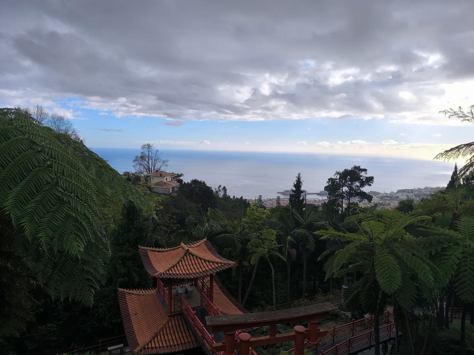 Atmosphere at Statue jardin tropical Funchal Funchal — travel photo