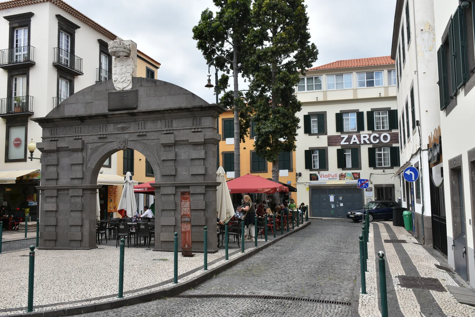 Main view at Varadouros Old Gate (City Gates) Funchal — travel photo