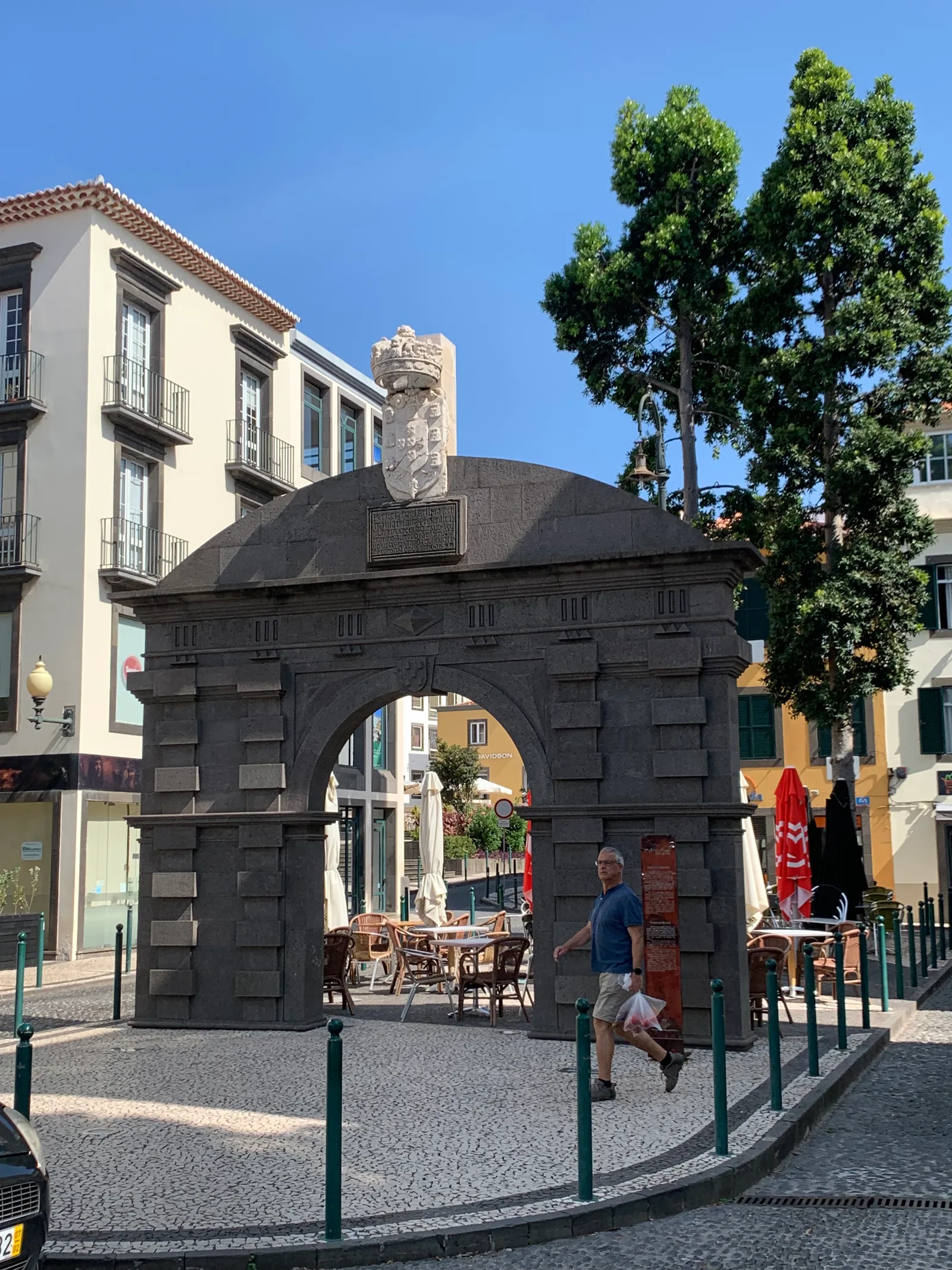 Details at Varadouros Old Gate (City Gates) Funchal — travel photo